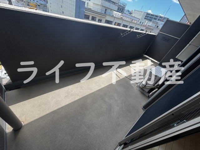ドゥーエ森ノ宮のバルコニー|外からの目が気にならないバルコニーで洗濯物が干せます