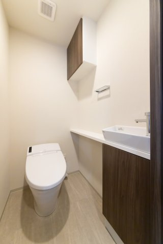 プラウドフラット西日暮里のトイレ|ゆったりとした空間のトイレです