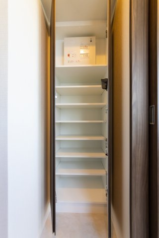 プラウドフラット西日暮里の収納|こまごまとしたものを収納できそうですね
