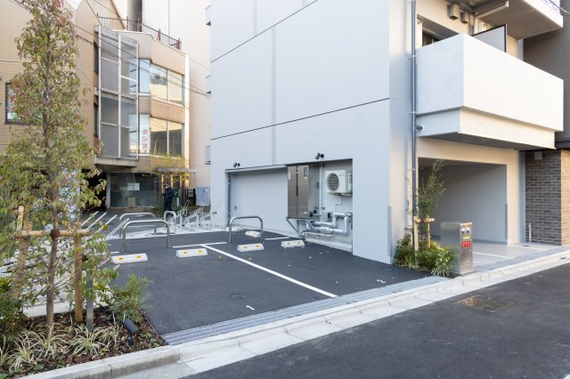 プラウドフラット西日暮里の駐車場|車をお持ちの方に嬉しい駐車場付きの物件です