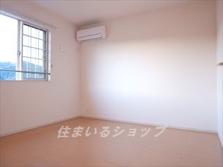 花水木　一番館の寝室|寝室にもエアコンあり