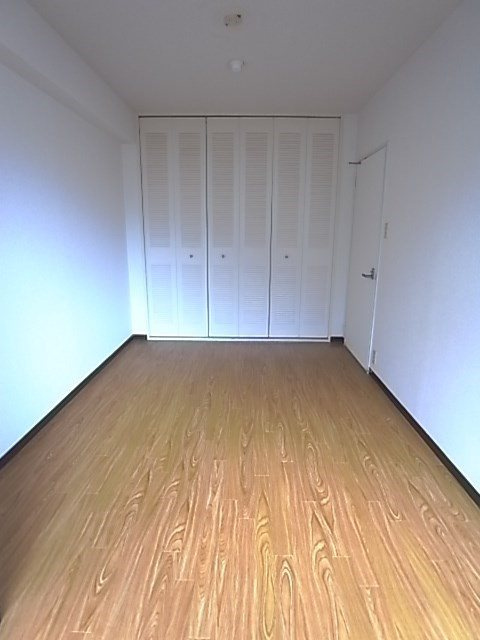 ロイヤル六甲駅前の寝室