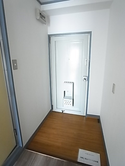 田中マンションの玄関