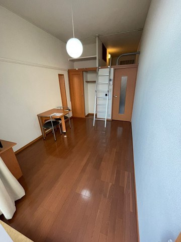 レオパレス九番町の居間・リビング