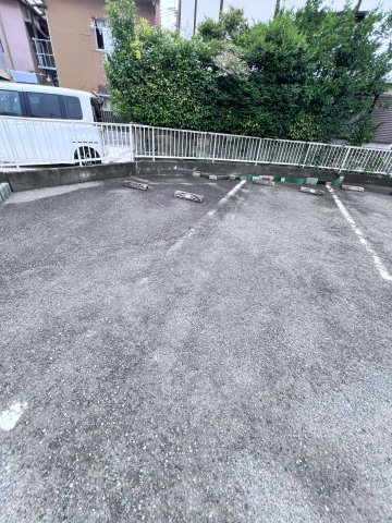 アーバンライフ南大橋の駐車場