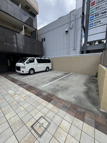 ウェンズ神戸の駐車場