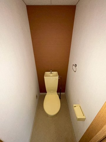 マイルドコート27のトイレ|落ち着いた色調のトイレです