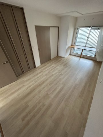 ＵＲＫＯＢＥ・岡本4号棟の寝室