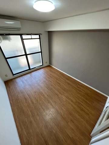 リアライズ摂津本山の寝室