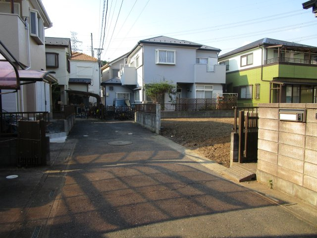 桶川市坂田　売地の前面道路含む現地写真