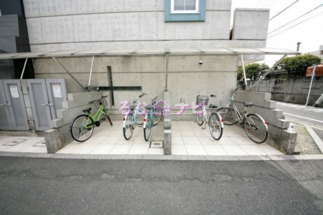 福岡市南区塩原３丁目の賃貸マンションのエントランス