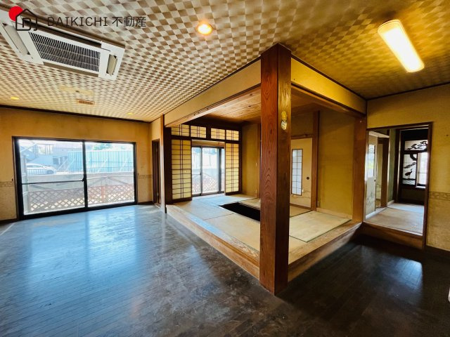 【居間・リビング】 | 毛呂山町岩井西4丁目　中古戸建