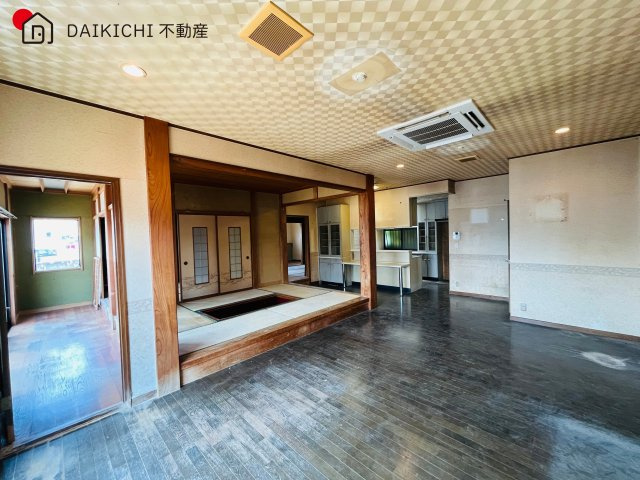 【居間・リビング】 | 毛呂山町岩井西4丁目　中古戸建