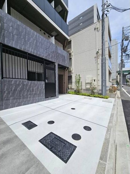 ディアレイシャス東別院Ⅲの駐車場