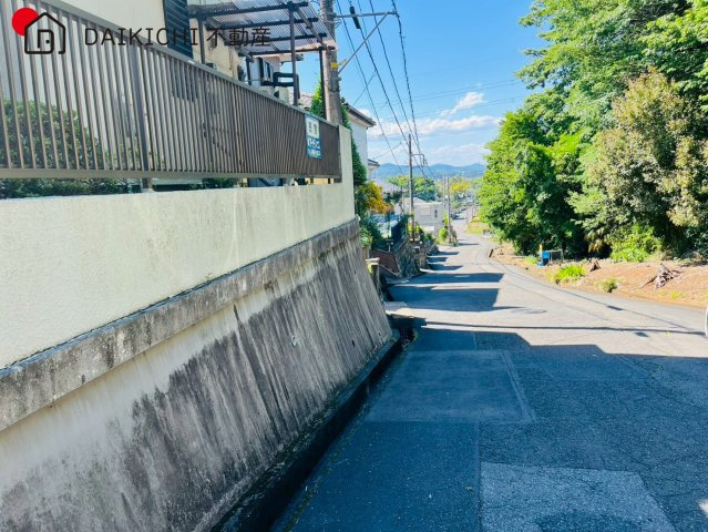 【前面道路含む現地写真】 | 日高市中鹿山　中古戸建