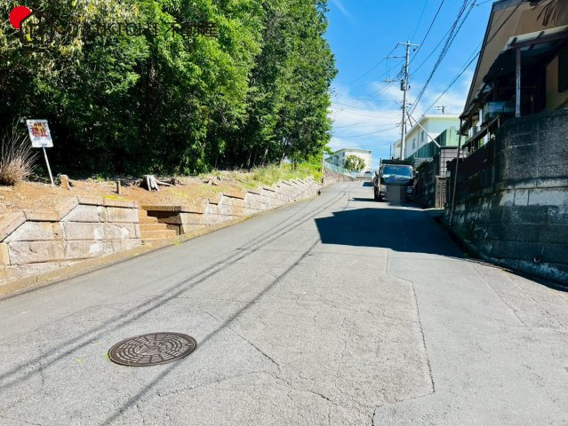 【前面道路含む現地写真】 | 日高市中鹿山　中古戸建