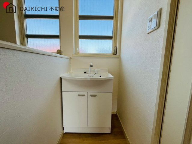 【独立洗面台】 | 日高市横手2丁目　中古戸建 | 2階　洗面
