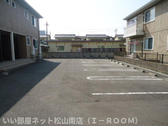 【駐車場】 | グランモア石井　A棟