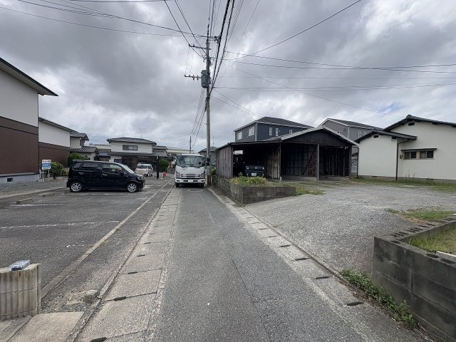 【その他】 | 福岡市東区塩浜1丁目第6　1号棟（全3棟）【仲介手数料無料・0円】 | 現地写真。前面道路です。