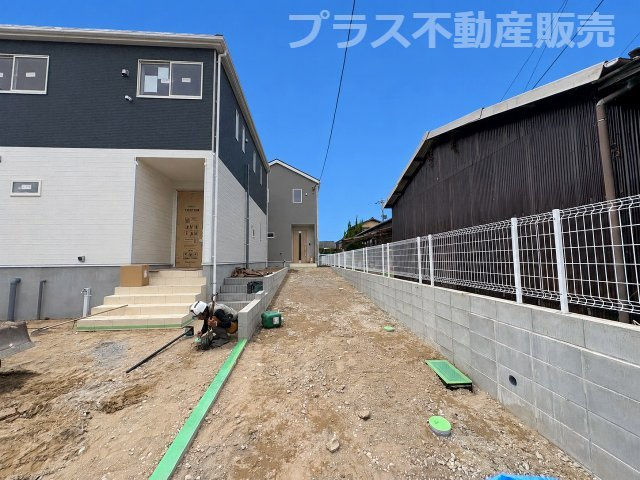 【外観】 | 福岡市東区塩浜1丁目第6　1号棟（全3棟）【仲介手数料無料・0円】 | 現地写真。プラス不動産販売なら、現場の全ての棟をまとめてご見学頂けます。