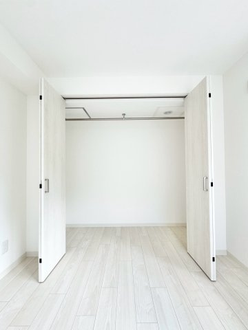 クリオ伏見ホームズの収納|６帖洋室のクローゼットです。