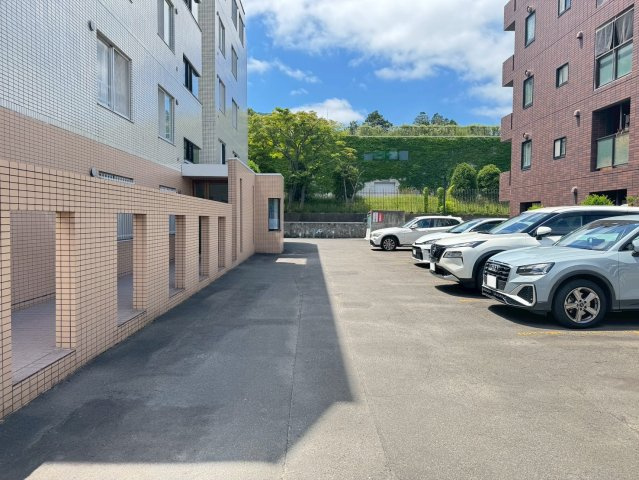 クリオ伏見ホームズの駐車場|敷地内駐車場（確保済み）