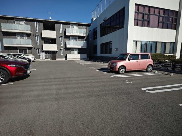 セレーノ別宮の駐車場