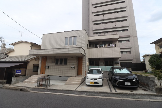 広島市南区東本浦町のアパート