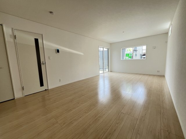 【居間・リビング】 | 福岡市東区塩浜1丁目第6　3号棟（全3棟）【仲介手数料無料・0円】 | 施工例。施工例は完成時と異なる場合があります。