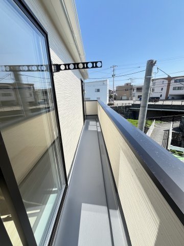 【バルコニー】 | 福岡市東区塩浜1丁目第6　3号棟（全3棟）【仲介手数料無料・0円】 | 施工例。施工例は完成時と異なる場合があります。