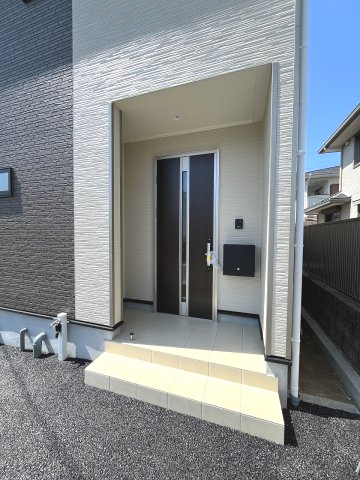 【玄関】 | 福岡市東区塩浜1丁目第6　3号棟（全3棟）【仲介手数料無料・0円】 | 施工例。施工例は完成時と異なる場合があります。