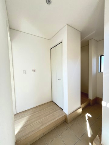 【玄関】 | 福岡市東区塩浜1丁目第6　3号棟（全3棟）【仲介手数料無料・0円】 | 現地写真。