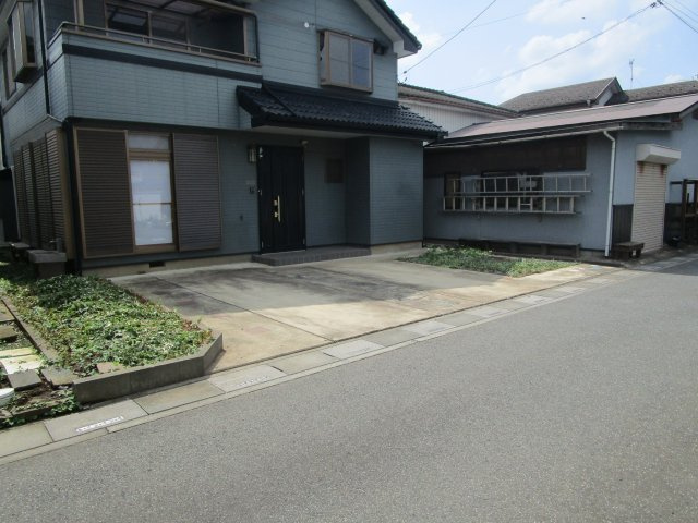 桶川市上日出谷　中古戸建の駐車場