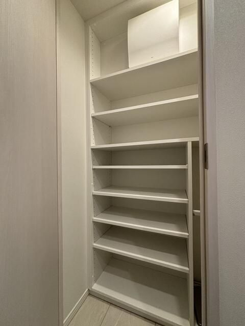 ＯＮＥ　ＲＯＯＦ　ＲＥＳＩＤＥＮＣＥ　ＮＩＳＨＩＮＩＰＰＯＲＩの玄関