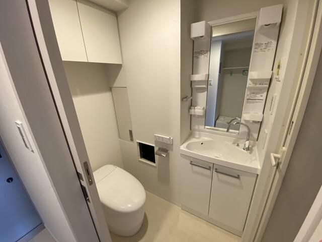 ＯＮＥ　ＲＯＯＦ　ＲＥＳＩＤＥＮＣＥ　ＮＩＳＨＩＮＩＰＰＯＲＩの洗面所