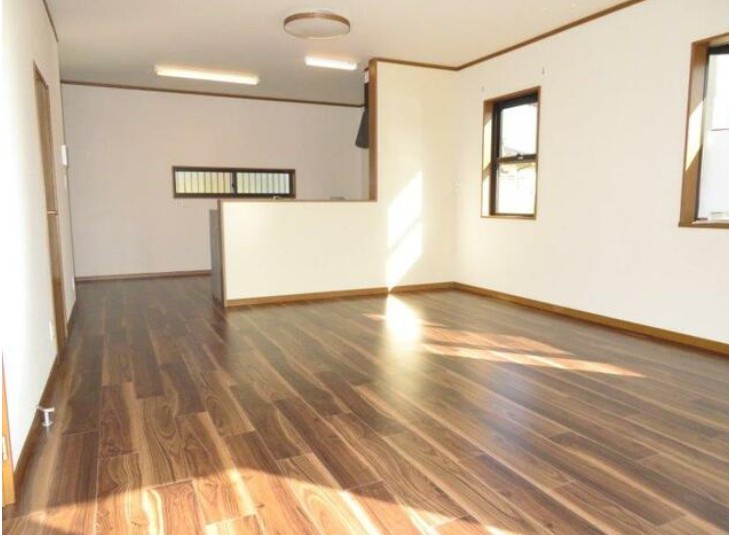 伊勢崎市長沼町 　中古戸建の居間・リビング