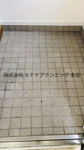 仲介手数料0円！メガーヌ野並の玄関