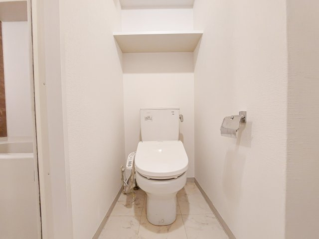 サヴォイフェアリーパーク　5階のトイレ|別号室のものです。現状優先になります。
※床・設備の色はお部屋によって異なります。