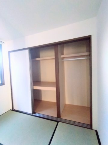 シャーメゾン新堂Ⅱ　A棟の収納