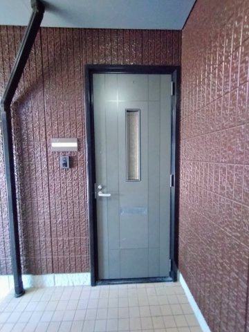 シャーメゾン新堂Ⅱ　A棟の玄関