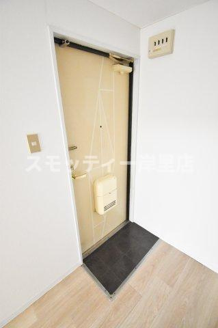 OMレジデンス西加賀屋の玄関