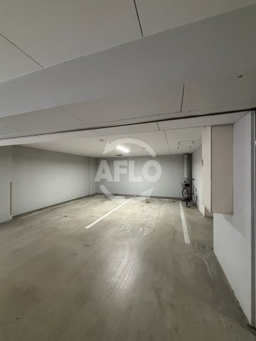 セレニテ難波プリエ　の駐車場