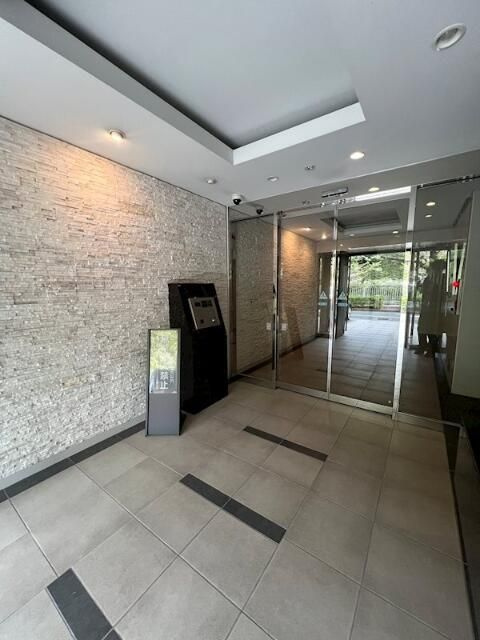 コンシェリア早稲田グリーンフォレストのエントランス
