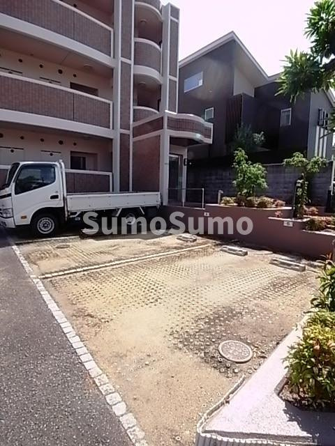 セイバリー仁川の駐車場