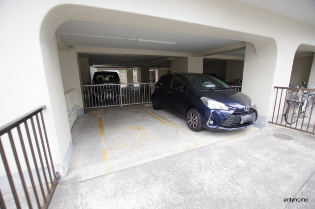 プラザ新大阪　仲介手数料無料の駐車場