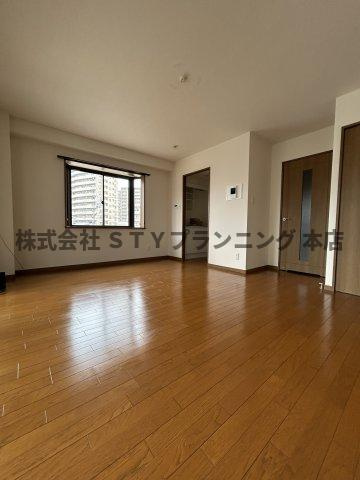 仲介手数料0円！コンド勝川の居間・リビング