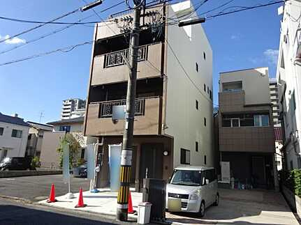 宇品海岸リフォーム済み4階建て物件の前面道路含む現地写真