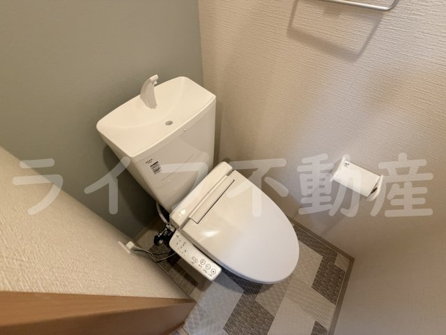 F+style東大阪本庄2号館のトイレ|落ち着いた色調のトイレです