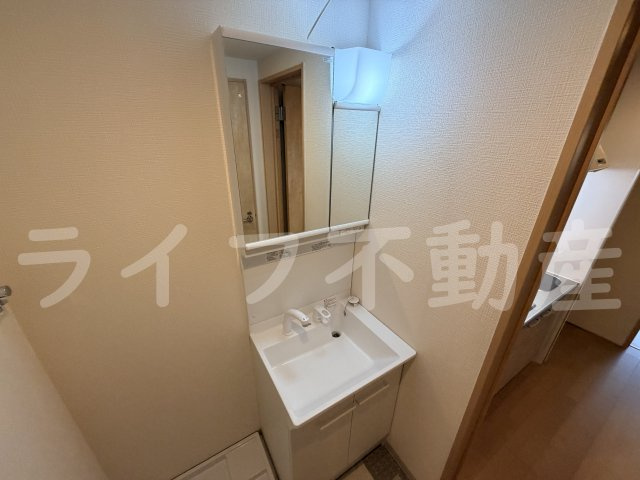 F+style東大阪本庄2号館の独立洗面台|独立洗面台あり、毎朝おしゃれに忙しい女性の方におすすめです
