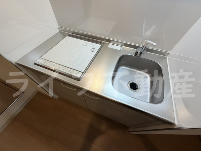 F+style東大阪本庄2号館のキッチン|コンパクトなキッチンで掃除もラクラク